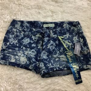 NWT Cute floral shorts